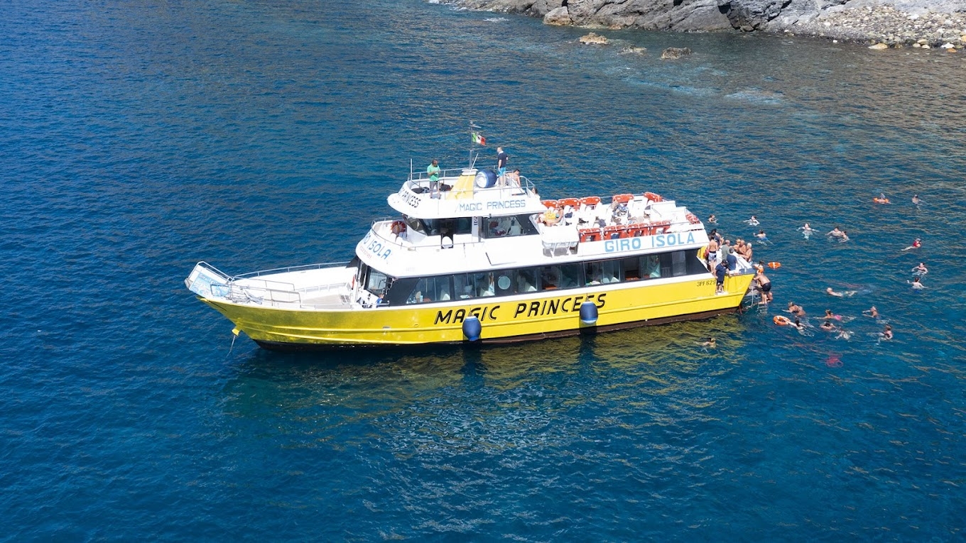 La Magic Princess per i Tour in Barca dall'Elba